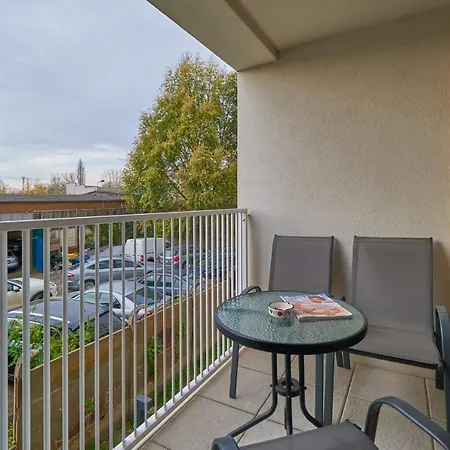 Apartment Braniborska By Renters *
